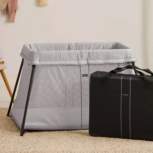 BabyBjörn Bundle Travel Cot Light + Fitted Sheet Silver