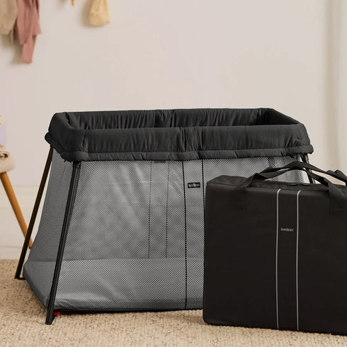 BabyBjörn Bundle Travel Cot Light + Fitted Sheet Black