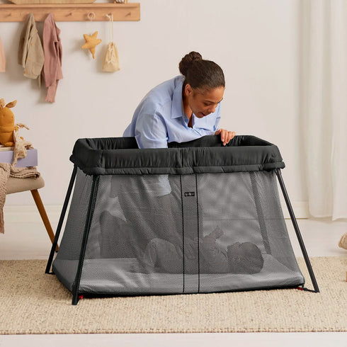 BabyBjörn Bundle Travel Cot Light + Fitted Sheet Black