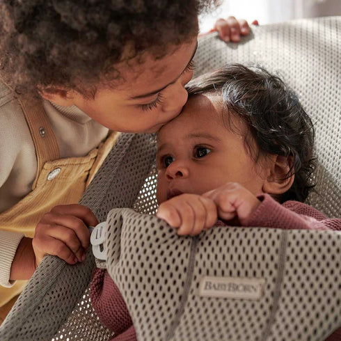 BabyBjörn Bouncer and Toy Bundle - Grey/Beige