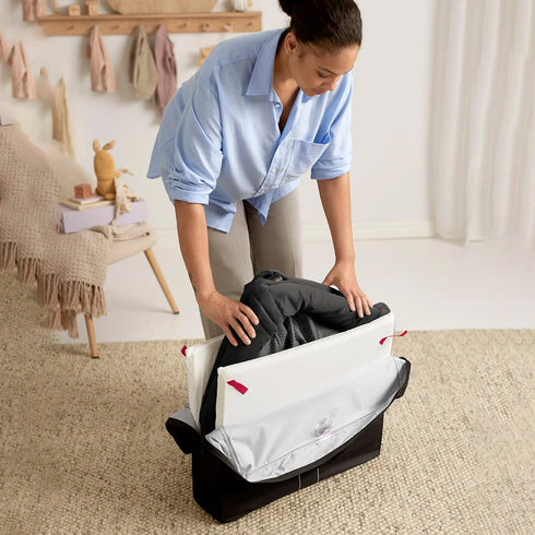 BabyBjörn Bundle Travel Cot Light + Fitted Sheet Black