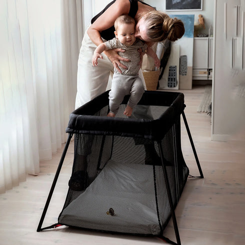 BabyBjörn Bundle Travel Cot Light + Fitted Sheet Black